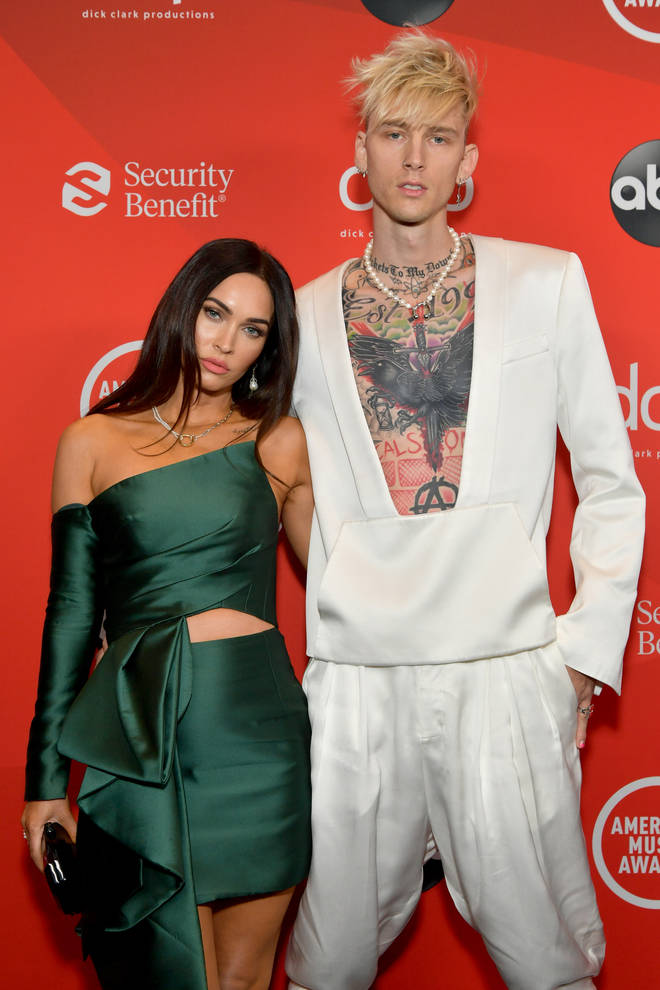 Megan Fox réplique aux critiques concernant l'écart d'âge entre elle et Machine Gun Kelly 4 2020 American Music Awards - Dans les coulisses
