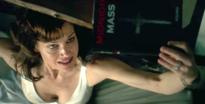 Comment Midnight Mass est lié au jeu Hush et Gerald 5 La messe de minuit est référencée dans Gerald's Game