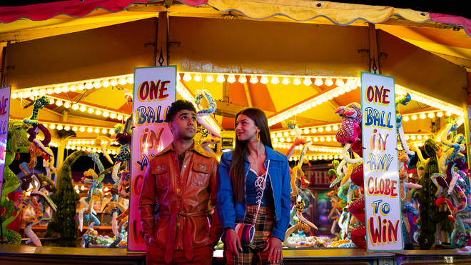 Sex Education  saison 2 : Mimi Keene dans le rôle de Ruby et Chaneil Kular dans le rôle d'Anwar
