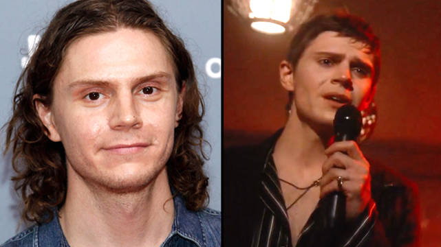 AHS Double fonctionnalité: Evan Peters chante le karaoké Dolly Parton et les fans ne peuvent pas faire face - 1