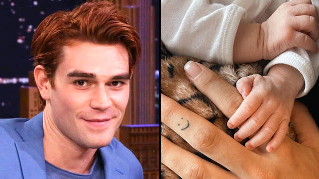 KJ Apa et sa petite amie Clara Berry accueillent le petit garçon Sasha Vai Keneti Apa 2 KJ Apa et sa petite amie Clara Berry accueillent le petit garçon Sasha Vai Keneti Apa - 1