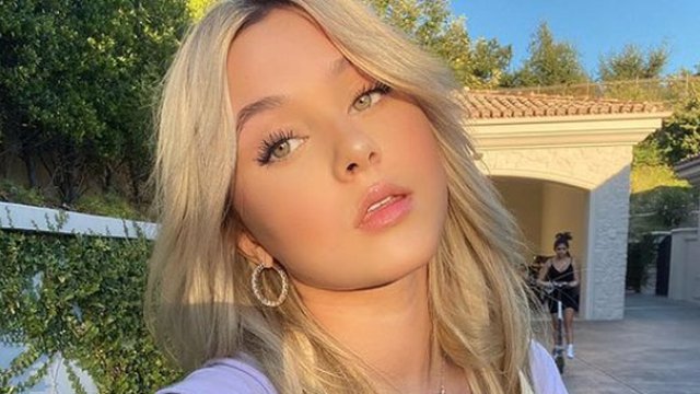 Alabama Barker: 14 faits sur la fille de Travis Barker que vous devez savoir 2 Alabama Barker: 14 faits sur la fille de Travis Barker que vous devez savoir - 1