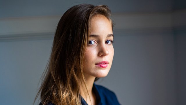 Alba Baptista : 9 faits sur l'actrice Warrior Nun que vous devez savoir 2 Alba Baptista : 9 faits sur l'actrice Warrior Nun que vous devez savoir - 1