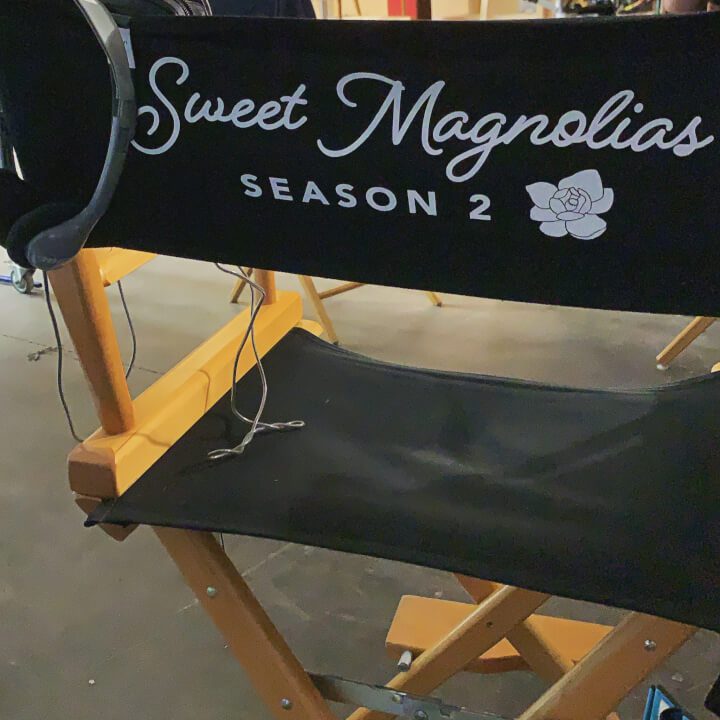 sweet-magnolias-saison-2-chaise-de-filmage chaise de tournage sweet magnolias saison 2