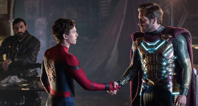 Jake Gyllenhaal révèle comment Tom Holland l'a aidé à surmonter son anxiété alors qu'il... 4 Jake a joué Mysterio