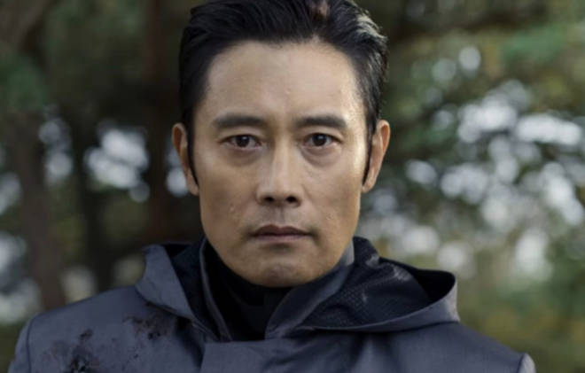 La saison 2 de Squid Game pourrait se concentrer sur le Front Man, selon le créateur 4 Lee Byung-hun joue le rôle principal dans Squid Game