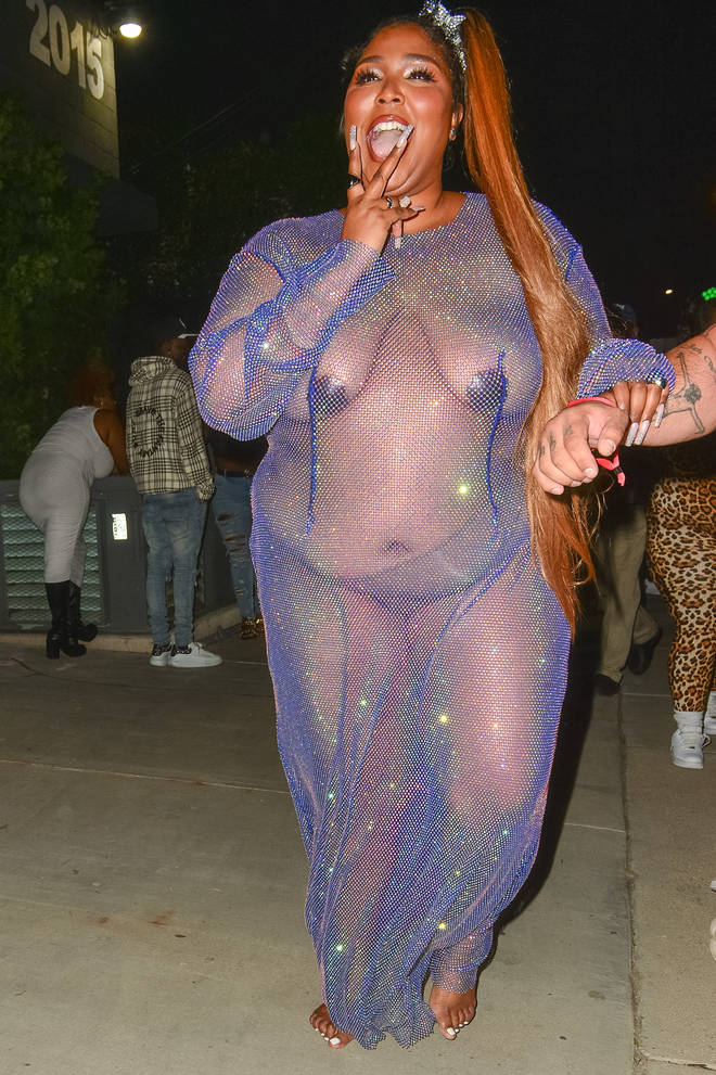 Lizzo applaudit les trolls qui ont critiqué sa robe transparente 4 Observations de célébrités à Los Angeles - 12 octobre 2021