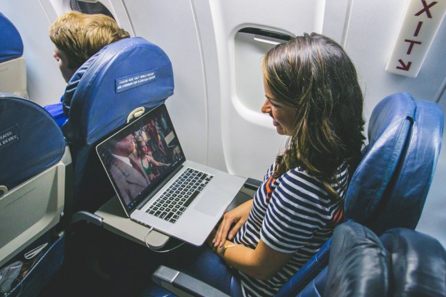 Comment Delta a transformé notre voyage de 1 000 milles en rendez-vous nocturne • The Overseas Escape 15 bar-port-delta-15