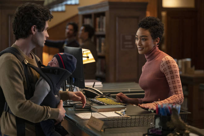 Penn Badgley et Tati Gabrielle dans le rôle de Joe et Marienne dans You saison 3