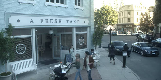 Est-ce que Madre Linda est un endroit réel ? Le lieu de tournage de la saison 3 dévoilé 4 Vos lieux de tournage de la saison 3: Love's Bakery est situé sur le backlot de Warner Bros.