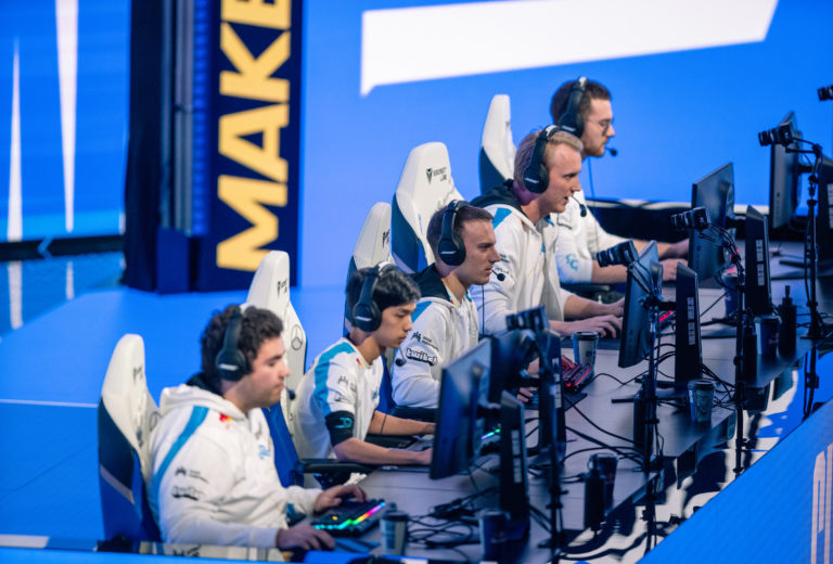 Cloud9 vise à porter le drapeau final de NA aux demi-finales du Mondial 2021 lors du match de demain contre Gen.G 2 Cloud9 vise à porter le drapeau final de NA aux demi-finales du Mondial 2021 lors du match de demain contre Gen.G - 1