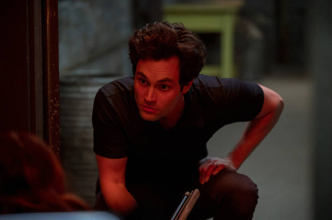 Voici en quoi la fin de la saison 3 de You de Joe Goldberg est différente du livre 6 You saison 3 : Joe Goldberg déménage dans un nouvel endroit dans le dernier épisode