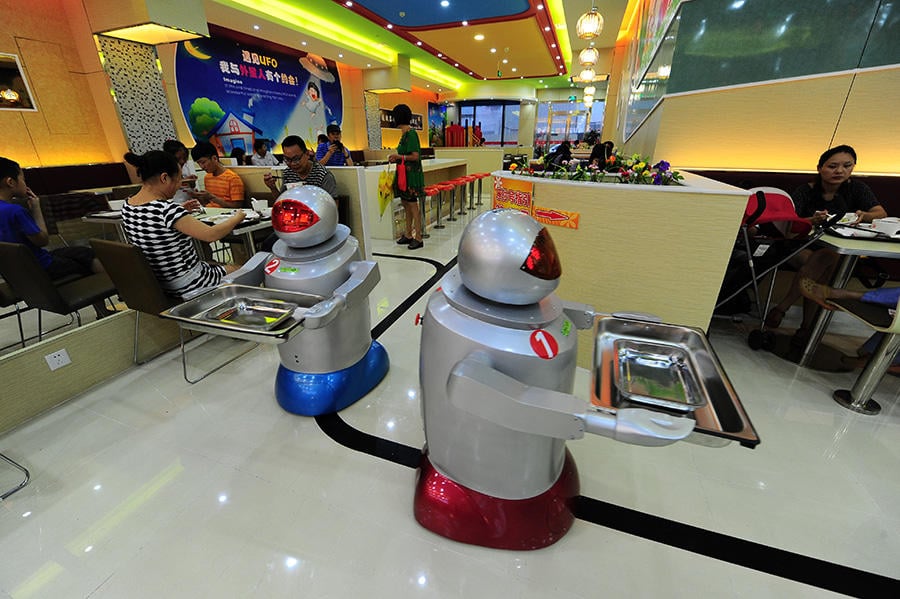 Les robots voleront-ils bientôt la plupart des emplois ? › Nouvelles Geek 3 serveurs de robot chine restaurant