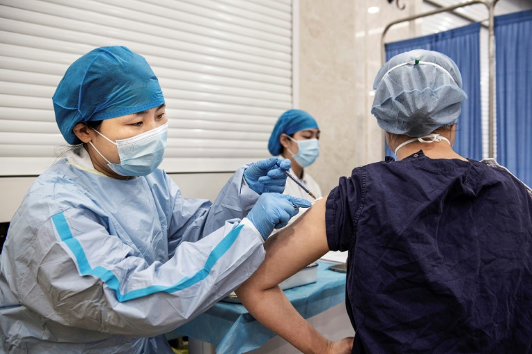 Dose de rappel administrée à un hôpital de Wuhan, en Chine, le 25 novembre 2021 (AFP - STR)