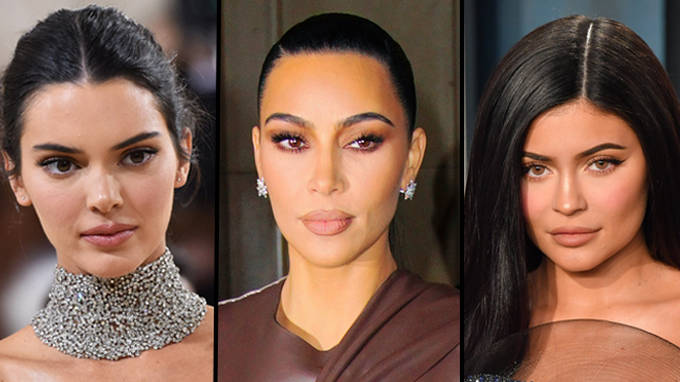Voici comment les Kardashian-Jenners ont réagi à la tragédie d'Astroworld 2 Voici comment les Kardashian-Jenners ont réagi à la tragédie d'Astroworld - 1