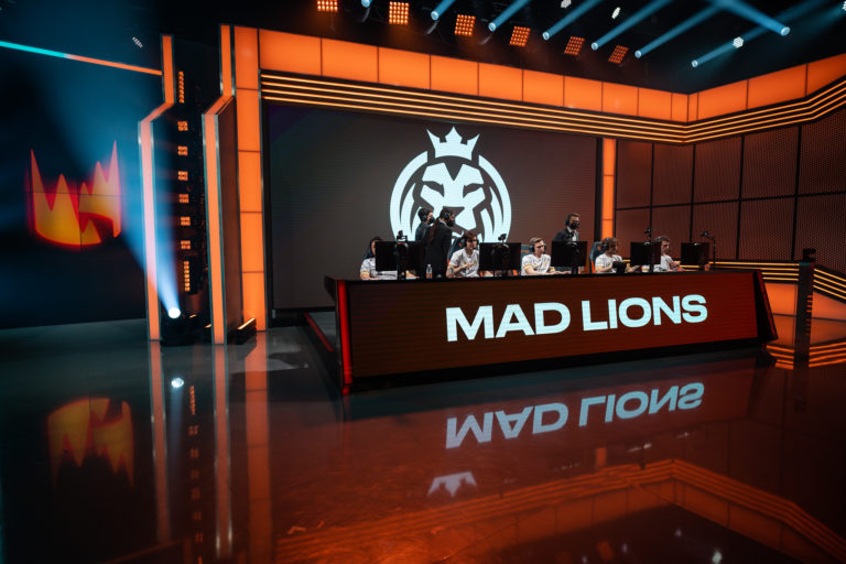 Sources: MAD Lions conclut un accord verbal avec Unforgiven pour le signer en tant que nouvel ADC pour la saison 2022 LEC 2 Sources: MAD Lions conclut un accord verbal avec Unforgiven pour le signer en tant que nouvel ADC pour la saison 2022 LEC - 1