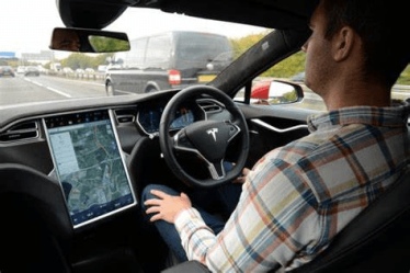 CNN teste le pilote automatique et les records de Tesla › Geeky News - 14
