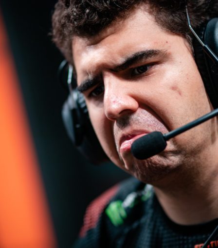 Bwipo de Team Liquid gagne un kill lors d'un plongeon dans une tour risquée lors d'un match interne du LCS 54 Bwipo de Team Liquid gagne un kill lors d'un plongeon dans une tour risquée lors d'un match interne du LCS - 53