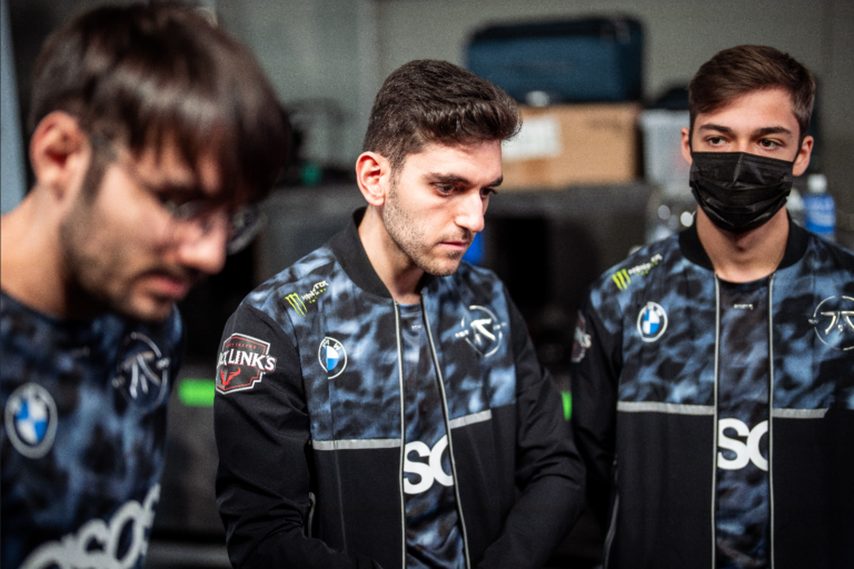 Le mid laner de Fnatic Nisqy dit qu'il est "très probable" qu'il ne jouera pas en compétition lors de la prochaine division 2 Le mid laner de Fnatic Nisqy dit qu'il est "très probable" qu'il ne jouera pas en compétition lors de la prochaine division - 1