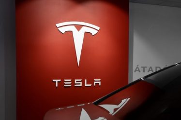 Tesla s'écrase après qu'Elon Musk s'est engagé à vendre 10% de ses actions › Geeky News - 6
