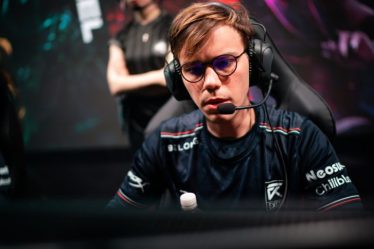 Excel re-signe Patrik pour une prolongation de contrat de 2 ans - 9
