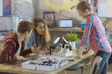 un bras robotique programmable idéal pour l'entraînement › Geeky News - 5