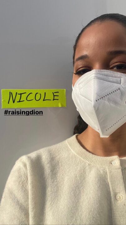nicole-filming-photo-raising-dion-saison-2 nicole filmant une photo élevant dion saison 2