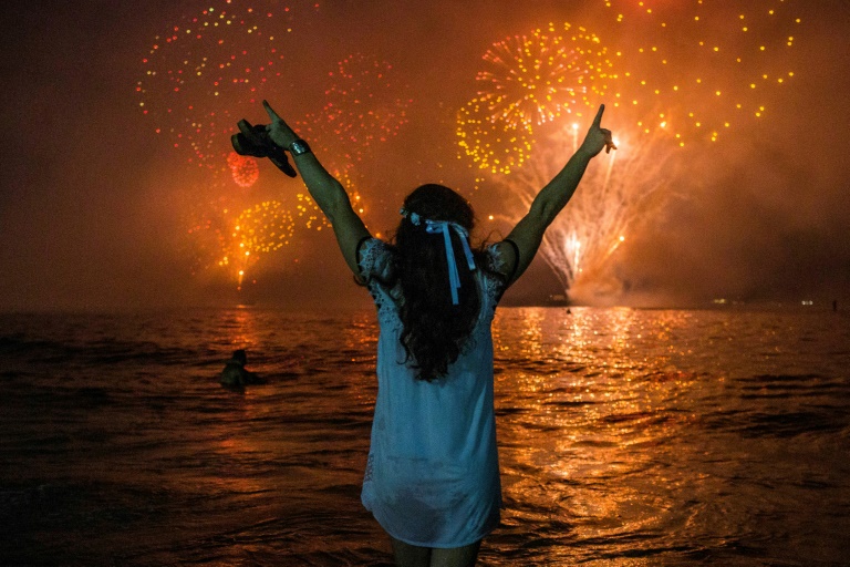Feu d'artifice sur la plage de Copacabana au Brésil, le 31 décembre 2019 (AFP / Archivo - DANIEL RAMALHO)