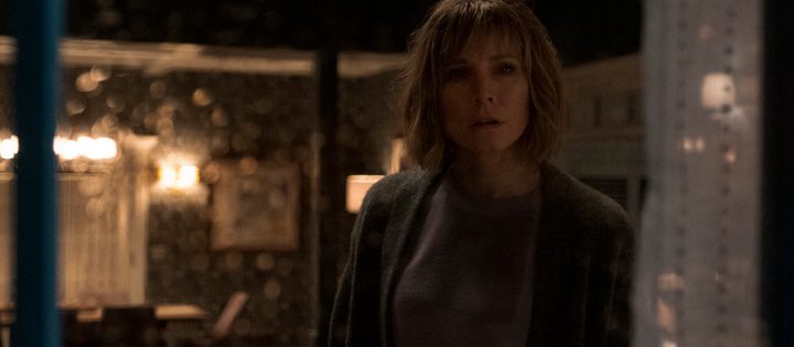 Quoi de neuf sur Netflix UK en janvier 2022 16 La femme dans la maison en face de la fille à la fenêtre