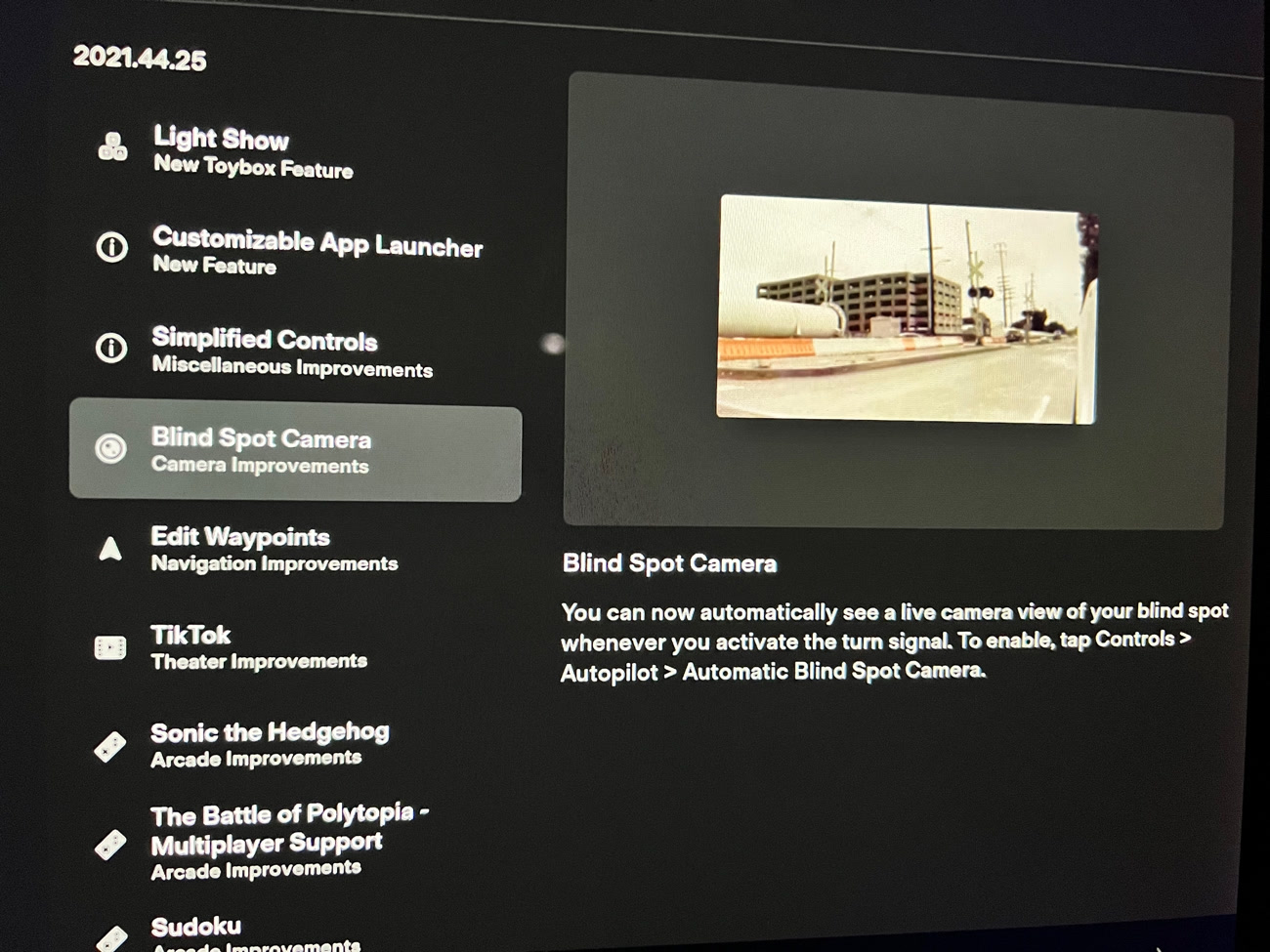 Tesla publie une grosse mise à jour pour Noël 🆕 › Geeky News 16 Tesla publie une grosse mise à jour pour Noël 🆕 › Geeky News - 15