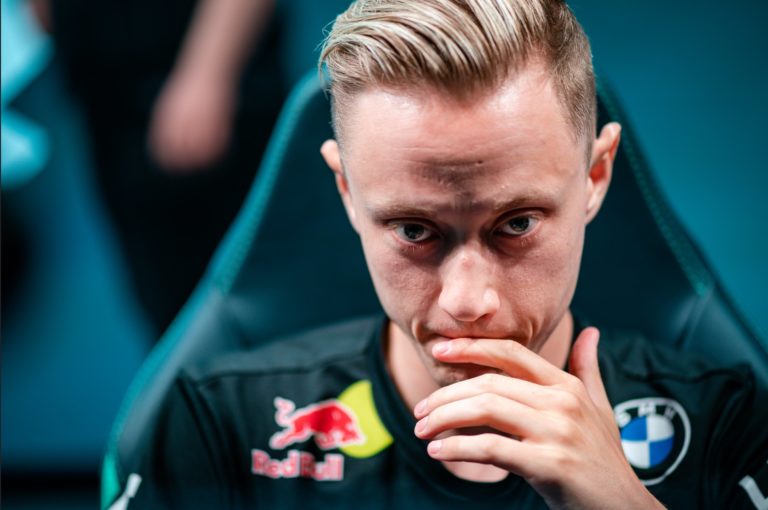 Rekkles fait ses débuts avec Karmine Corp lors d'une défaite en match amical contre l'équipe KOI d'Ibai - 1