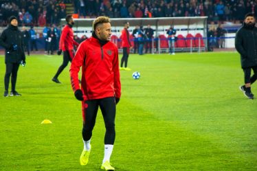 Voici comment Neymar gagne et dépense sa fortune › Geeky News - 9