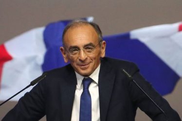 Enquête ouverte sur une rixe lors d'un rassemblement d'extrême droite française | La France - 3