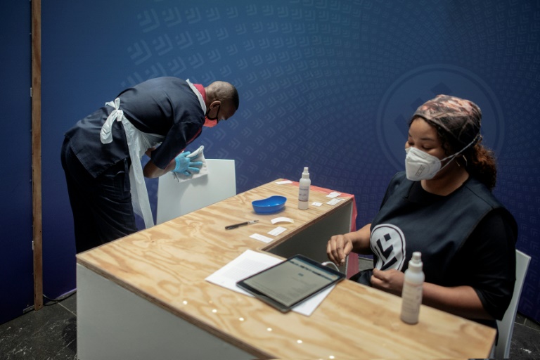 Un centre de vaccination à Sandton (Johannesburg, Afrique du Sud), 15 décembre 2021 (AFP / Archives - LUCA SOLA)