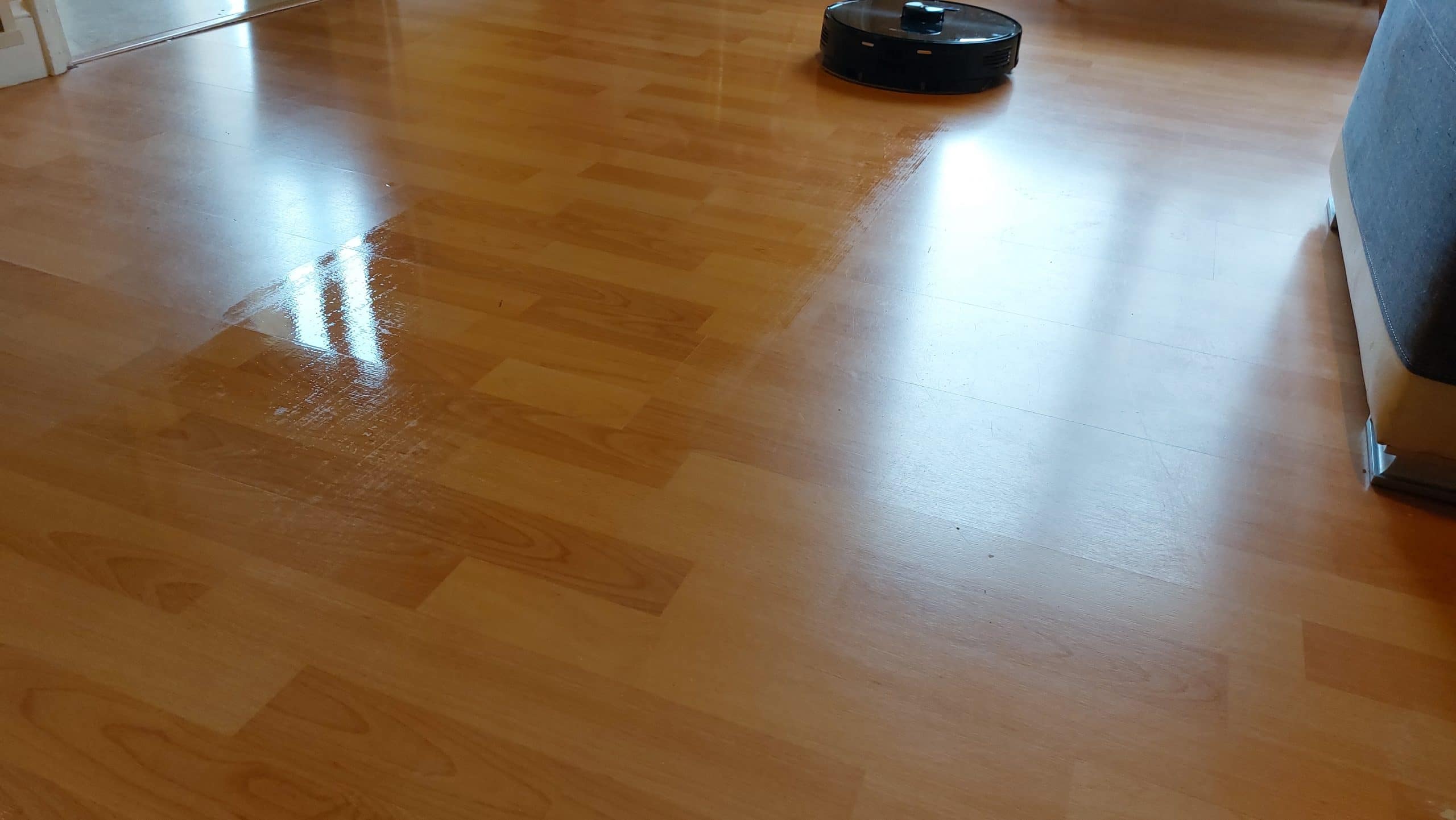 un robot parfait pour réduire considérablement les tâches ménagères › Geeky News 5 Après l'avoir essayé après une soirée entre copains avec les enfants, le balai Proscenic M8 fait très bien l'affaire.