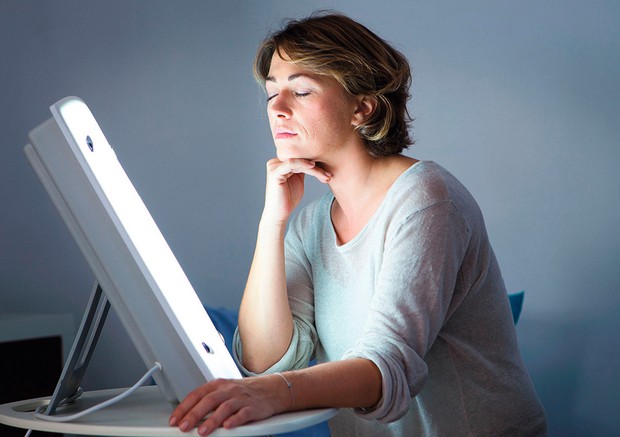 Pourquoi la lumière bleue est-elle utilisée par certains médecins ? © Alamy Pourquoi la lumière bleue est-elle utilisée par certains médecins ? © Alamy