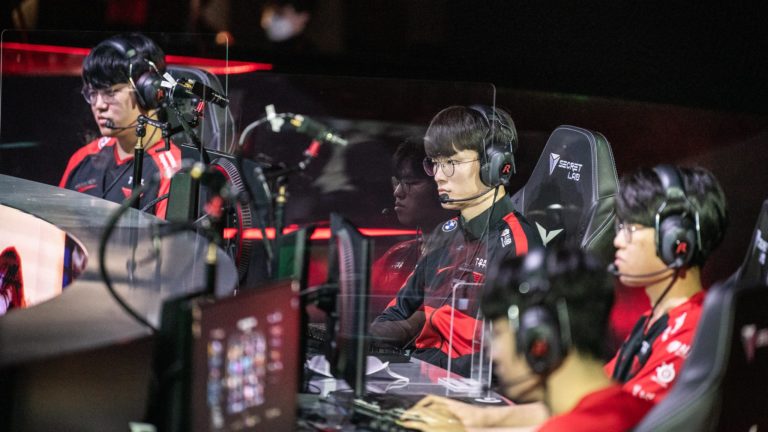 T1 remporte une victoire décisive sur un DRX infructueux lors du segment de printemps LCK 2022 2 T1 remporte une victoire décisive sur un DRX infructueux lors du segment de printemps LCK 2022 - 1