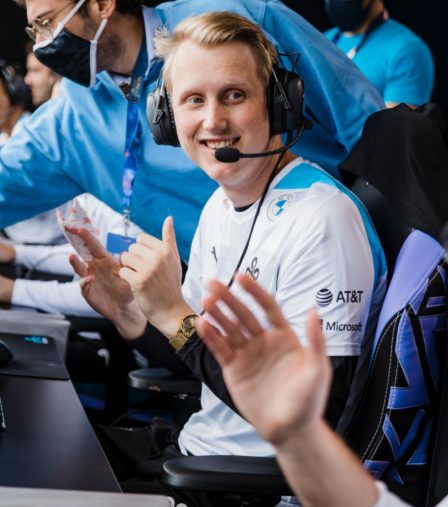 Cloud9 rejoint les demi-finales de Lock In 2022 après une victoire 2-1 contre CLG 850 Cloud9 rejoint les demi-finales de Lock In 2022 après une victoire 2-1 contre CLG - 849