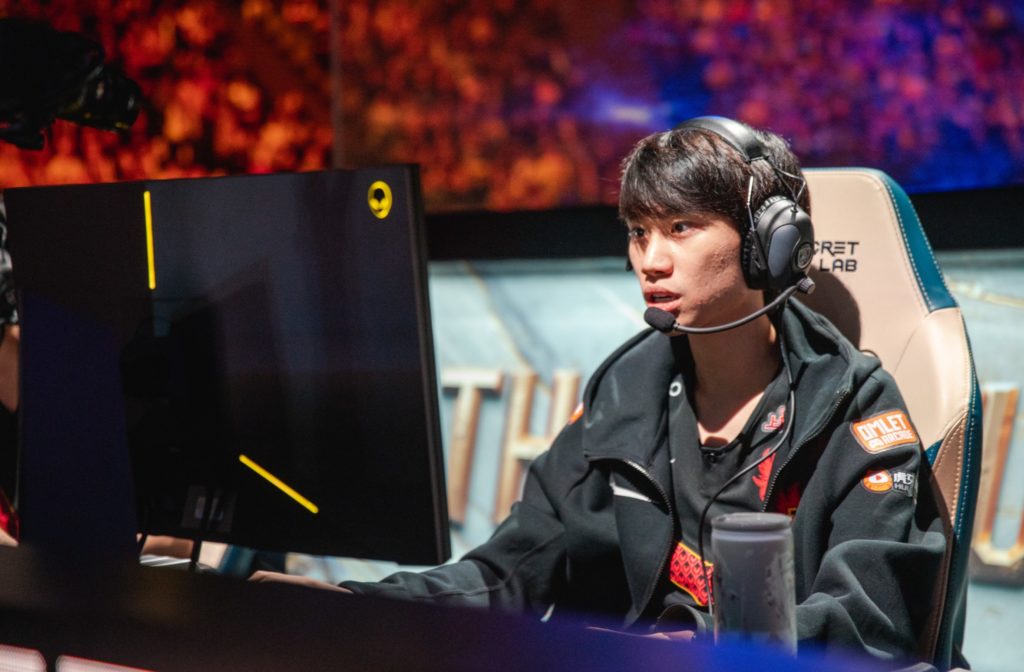 Doinb traverse la jungle ennemie, surpasse quand même ses adversaires 4 Doinb traverse la jungle ennemie, surpasse quand même ses adversaires - 3