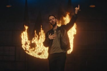 LEC sort le clip 'Wildfire' avec Against The Current - 9