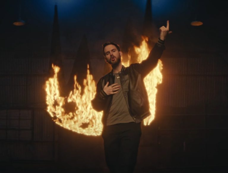 LEC sort le clip 'Wildfire' avec Against The Current 2 LEC sort le clip 'Wildfire' avec Against The Current - 1