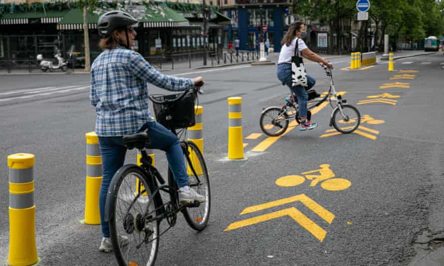 Paris part à la recherche de ses looks perdus avec un "manifeste pour la beauté" | Paris 1 Marquage jaune temporaire des nouvelles pistes cyclables de Paris aménagé pendant le confinement