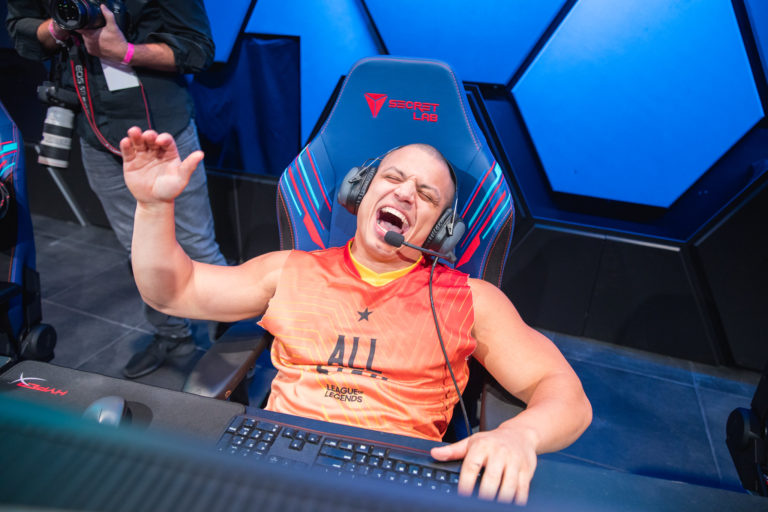 Tyler1 classe les rôles de la Ligue après avoir atteint Challenger en soutien, dit que le top est le plus difficile à jouer en file d'attente solo 2 Tyler1 classe les rôles de la Ligue après avoir atteint Challenger en soutien, dit que le top est le plus difficile à jouer en file d'attente solo - 1