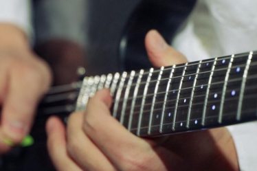 apprendre à jouer de la guitare avec des LED – sciences et Avenir › Geeky News - 4