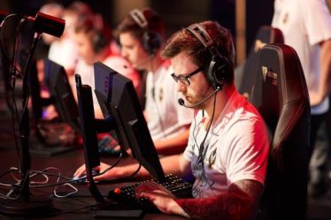 MOUZ signe NBK-Dot Sports - 5
