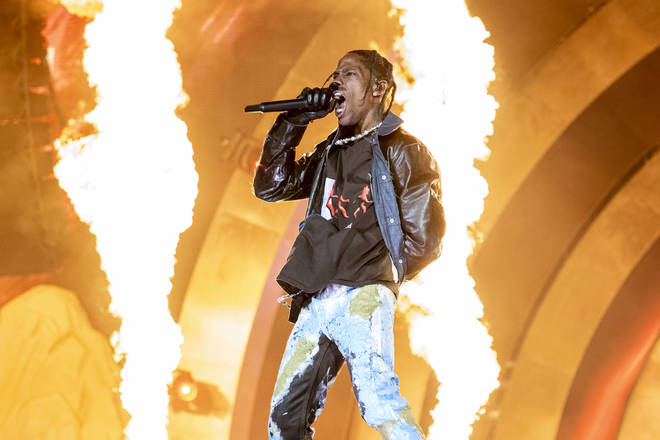 Pétition de Travis Scott Coachella supprimée après plus de 60 000 signatures "frauduleuses"... 4 Travis Scott se produit lors du festival Astroworld 2021.