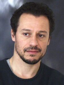 Top 10 des acteurs italiens les plus beaux en 2022 classés 9 Stefano Accorsi
