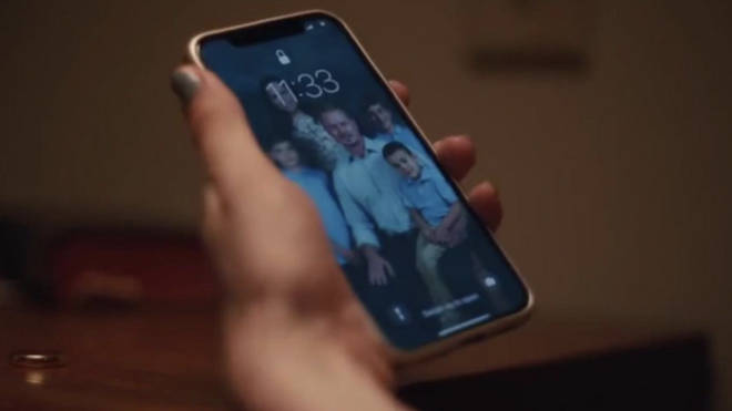 Qui est le petit frère de Nate dans Euphoria ? Une enquête approfondie 4 Le portrait de la famille Jacobs est vu sur le téléphone de Cal dans l'épisode 1 de la saison 1