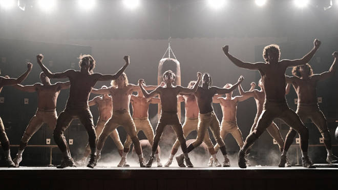 Austin Abrams d'Euphoria dit que la scène de danse inspirée par Nate d'Ethan a pris trois jours pour être filmée 4 La scène de danse d'Ethan dans Euphoria saison 2, épisode 7 a été inspirée par Nate Jacobs