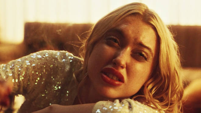 Chloe Cherry d'Euphoria applaudit les gens disant que ses lèvres sont "trop grosses" 4 Chloe Cherry joue Faye dans Euphoria saison 2